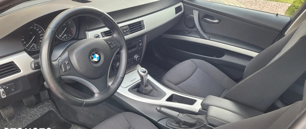 BMW Seria 3 cena 25900 przebieg: 236000, rok produkcji 2010 z Twardogóra małe 562